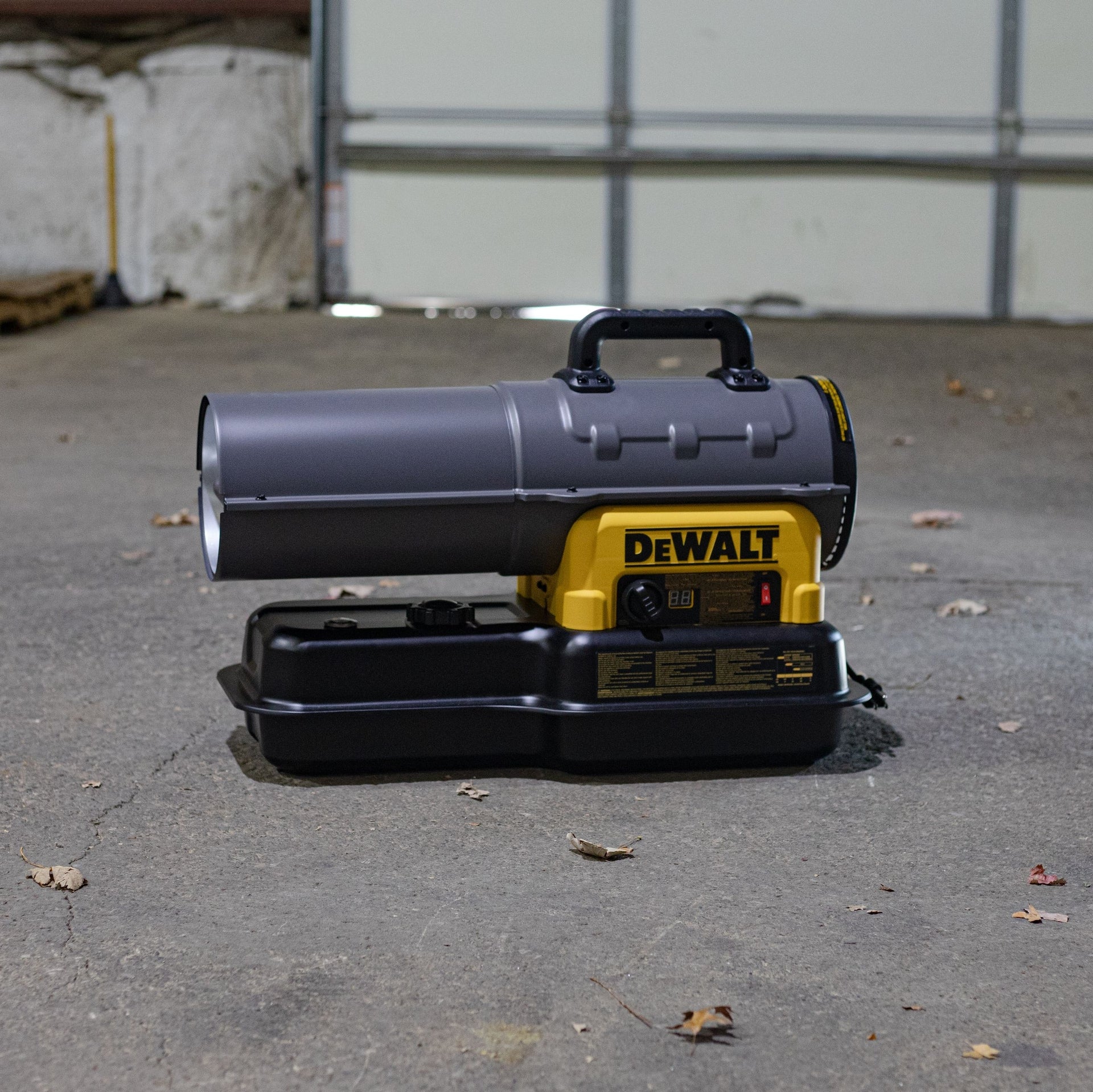 DEWALT 80,000-BTU Kerosene Forced Air Heater